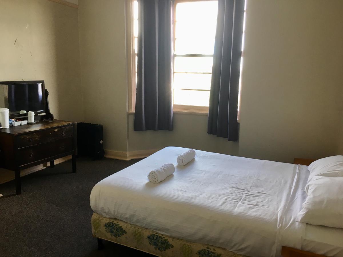 Hotel Gearin คาทุมบา ภายนอก รูปภาพ